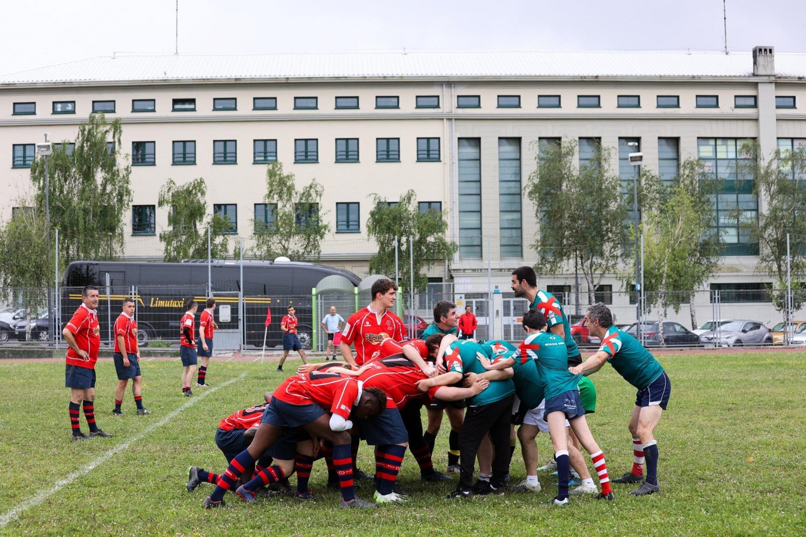Encuentro de rugby inclusivo entre el combinado de la Federación de Bizkaia y la Federación Navarra, en Erandio